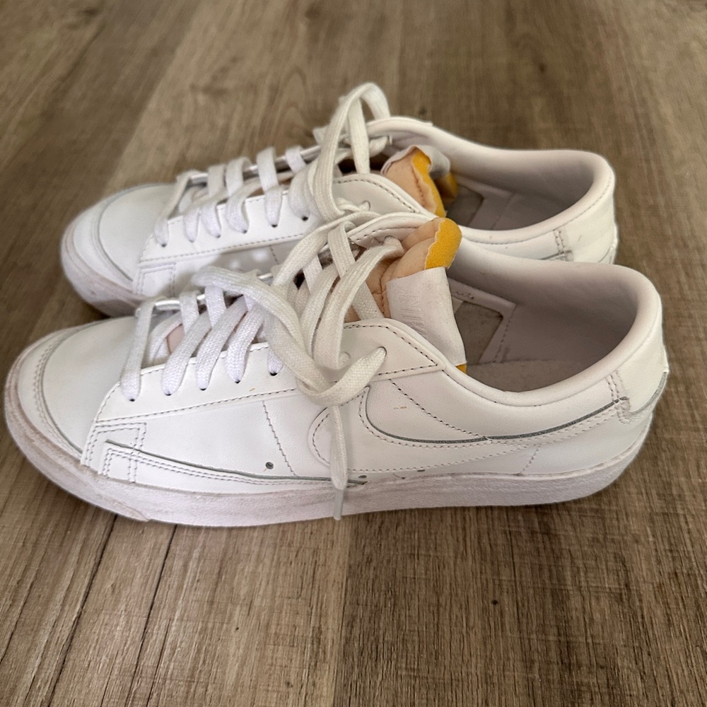 White Nike shoes | Sz 9 | Women